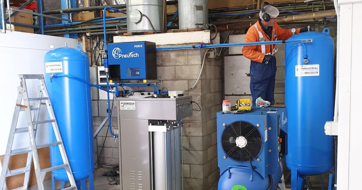 What are the different types of compressed air receivers?